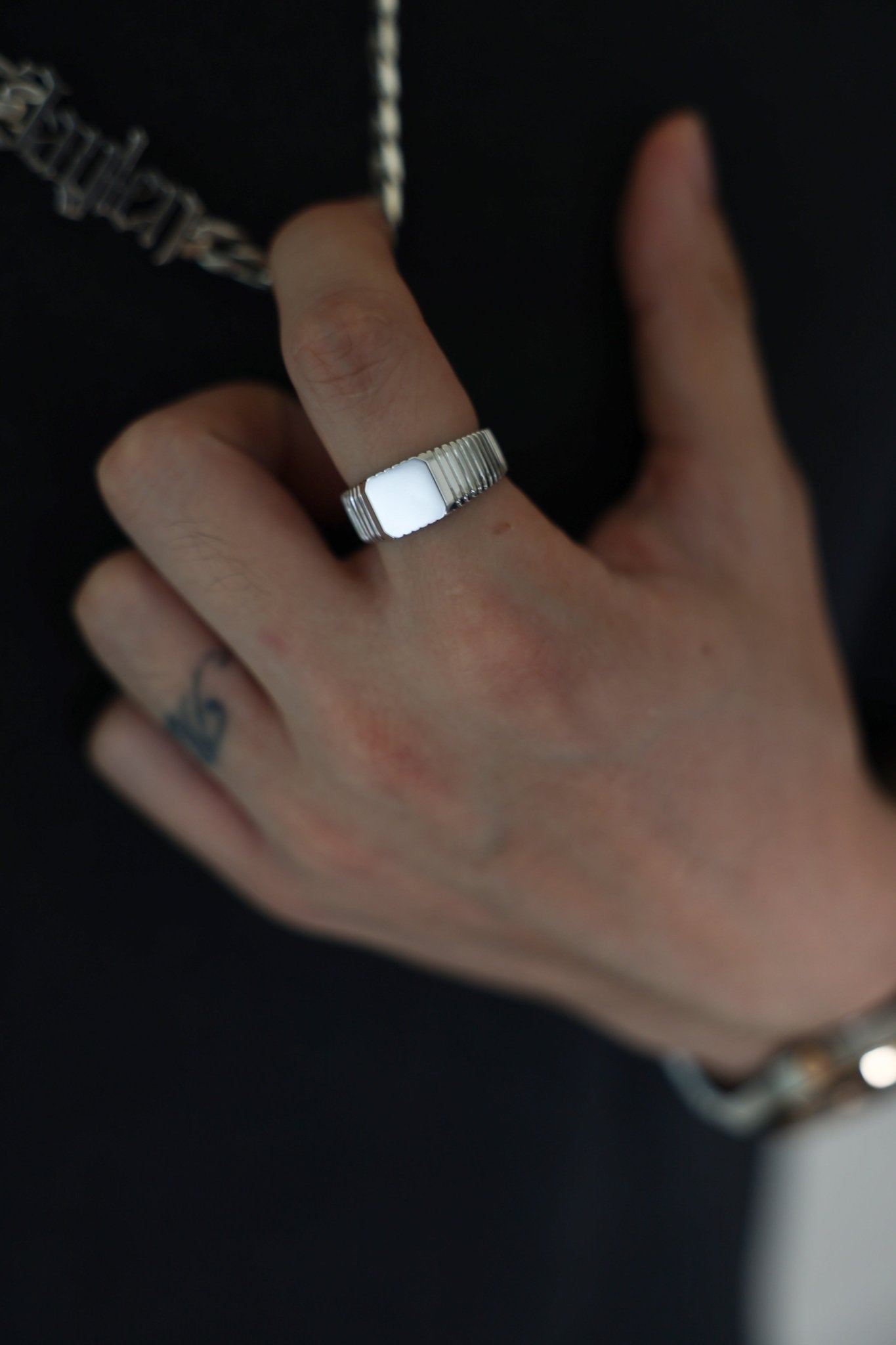 Oma Signet Ring - SIA Jewelry