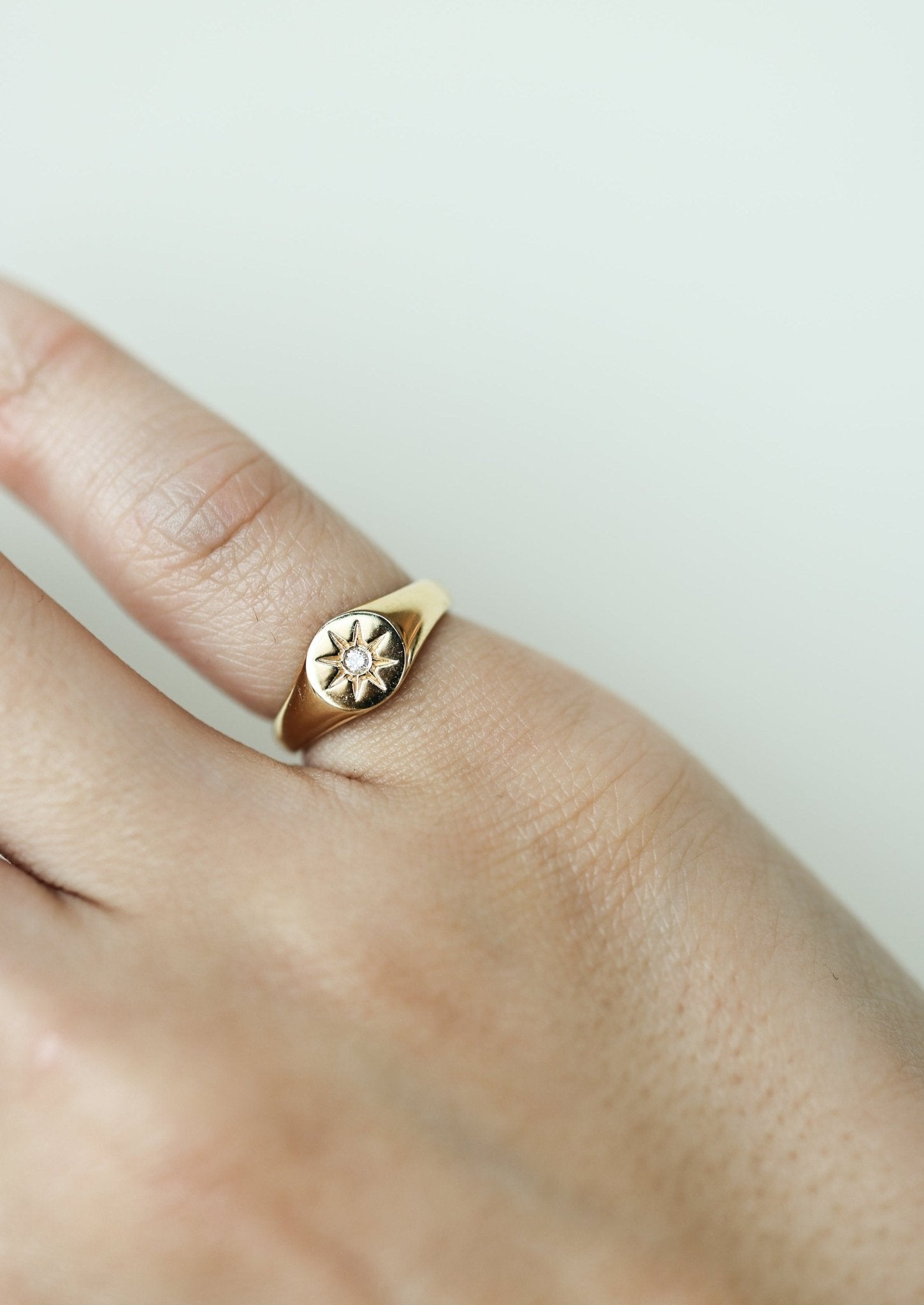 Fàc Starry Signet Ring - SIA Jewelry