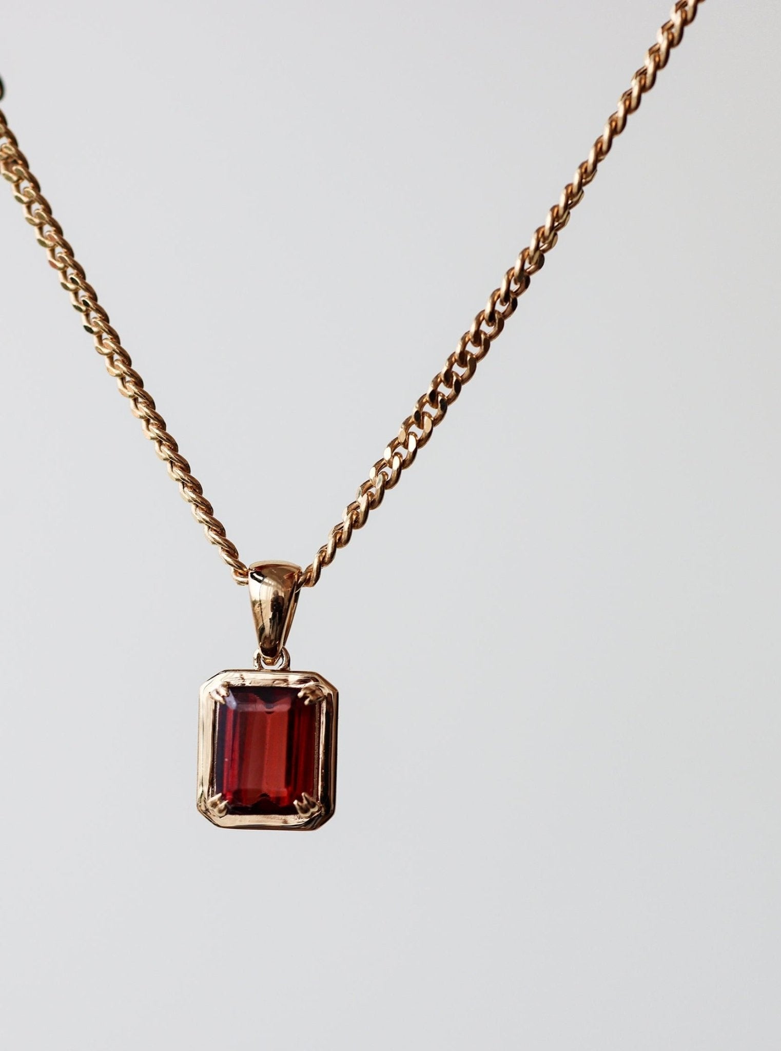 Golden Charm - Vigor Garnet - SIA Jewelry