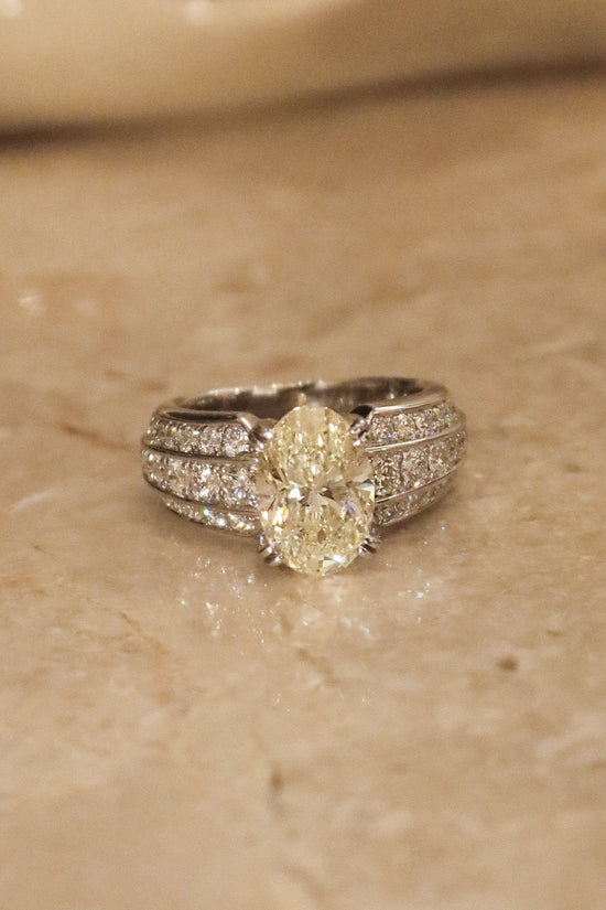 Vintage Oval Diamond Golden Ring - SIA Jewelry